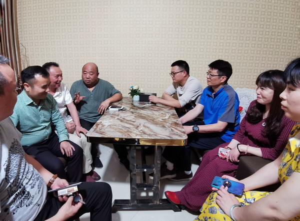 民革株洲荷塘一支部考察新党员_调整大小.jpg