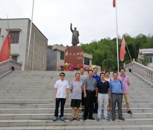 民革石峰教育支部赴湘潭县考察调研 (3)_调整大小.jpg