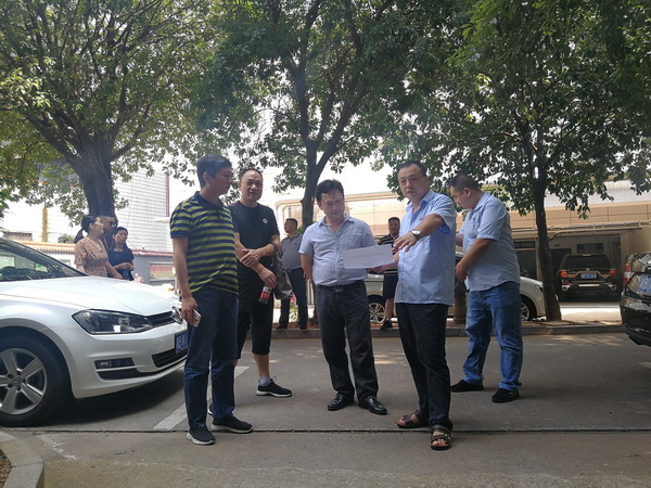 市政协副主席周煦惠督办民革界别集体提?(1)_调整大小.jpg