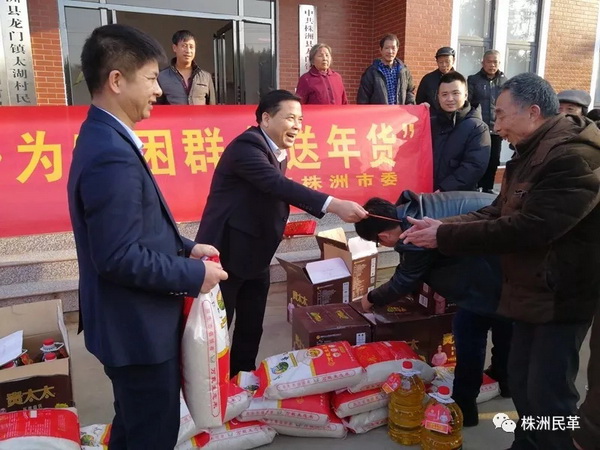 刘春生率民革党员太湖村走访慰?(2)_调整大小.jpg