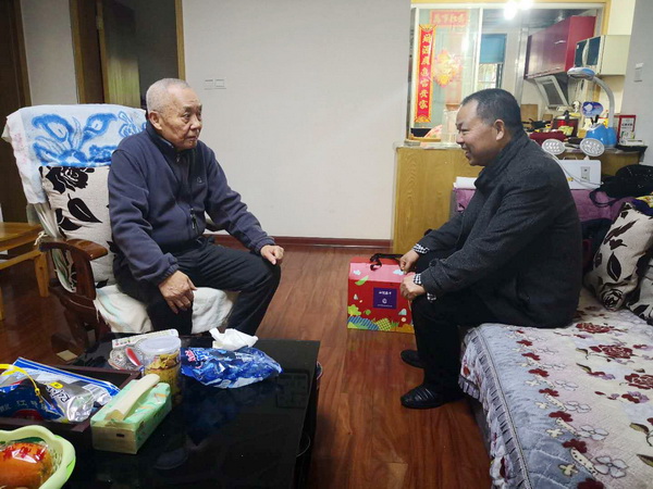 民革石峰教育支部开展春节慰?(1)_调整大小.jpg