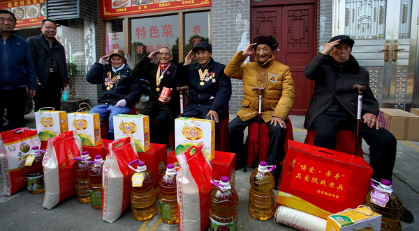己亥新年将至 芦二支部党员赴炎陵走访慰问抗战老兵 (1)_调整大小.jpg