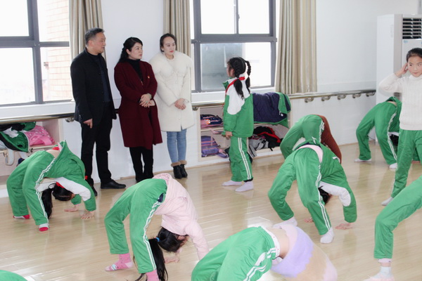 株洲民革芦二支部党员胡露“公益舞蹈进校园”文化路小学新年第一课开课啦?(3)_调整大小.jpg