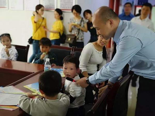株洲民革爱心普法进伞?(3)_调整大小.jpg