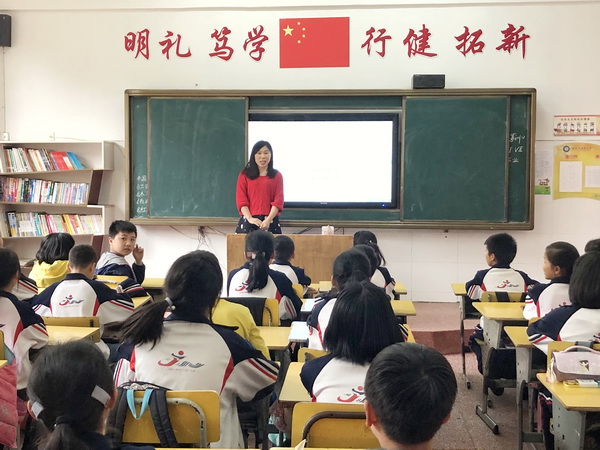 民革醴陵市委开展法律知识进课堂活动 (1)_调整大小.jpg
