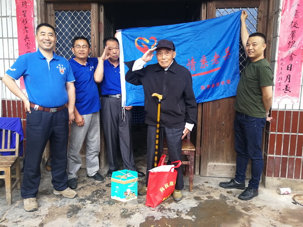 铭记历史，关爱老兵——民革株洲市委端午节前走访慰问抗战老兵 (2)老兵荣树发（95岁）_调整大小.jpg