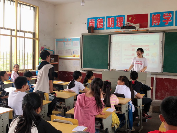 醴陵民革：“学法律，懂安全，获助学，今天有不一样的收获?(2)_调整大小.jpg