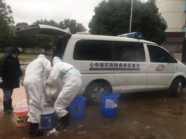 大雨无情人有?株洲民革党员奋战在抗洪抢险第一?(3)谭光明_调整大小.jpg