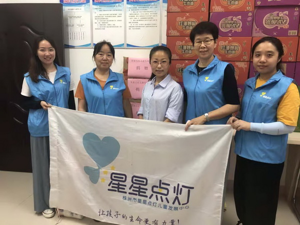 【民革党员在行动】星星点灯义工慰问灾?重拾信心再建家园 (2)_调整大小.jpg