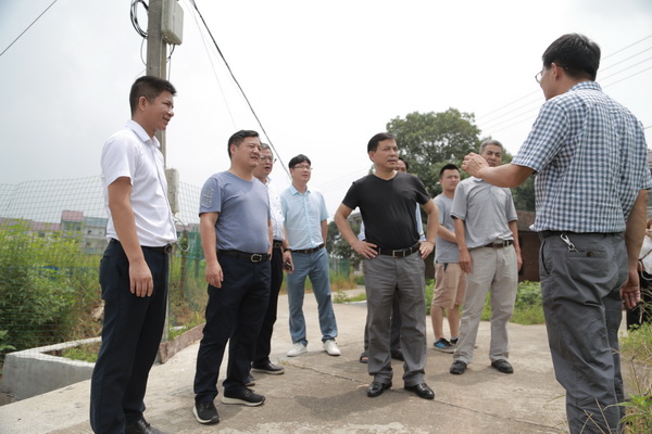 民革株洲市委捐赠水泥助力攸县皇图岭镇灾后重建 (2)_调整大小.jpg