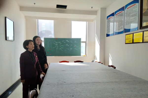 株洲市政协副主席周雪辉一行走进民革湖南工大工委“民革党员之家?(2)_调整大小.jpg