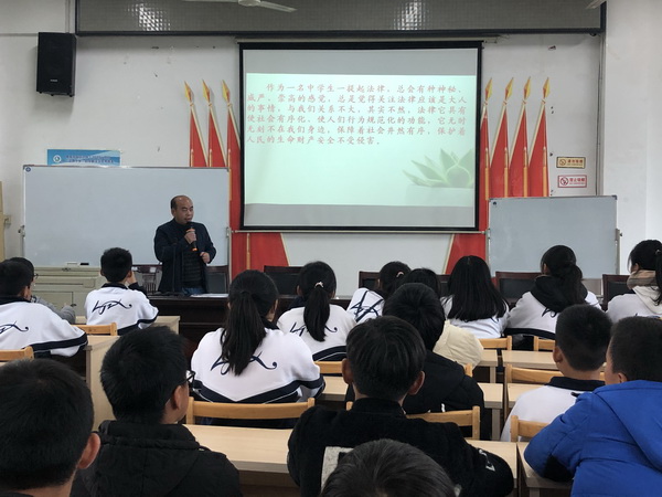 民革醴陵市委开展法律知识进课堂活动_调整大小.jpg