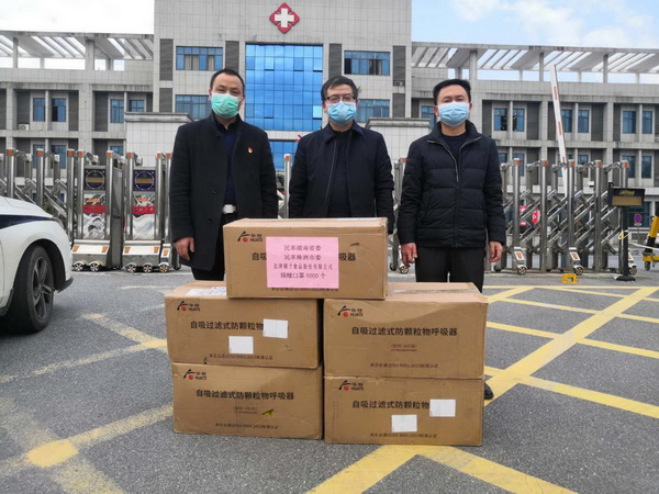 【抗击疫情，株洲民革在行动！】系列报道（二十四）盐津铺子五千口罩支援前线！_调整大小.jpg