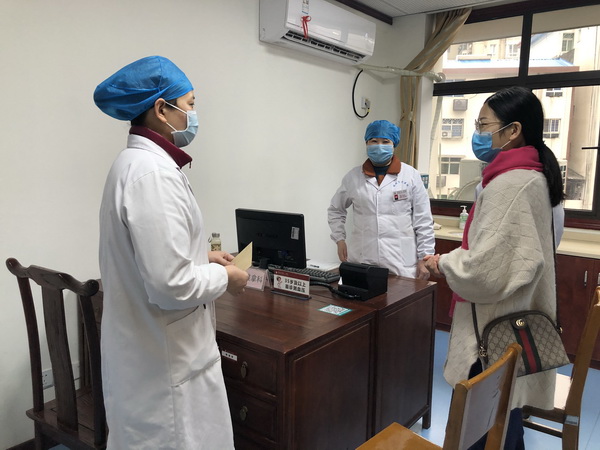 【抗击疫情，株洲民革在行动！】系列报道（三十三）民革醴陵市委开展“抗击疫?关爱巾帼”慰问活?(1)_调整大小.jpg