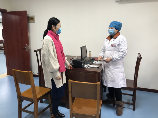 【抗击疫情，株洲民革在行动！】系列报道（三十三）民革醴陵市委开展“抗击疫?关爱巾帼”慰问活?(2)_调整大小.jpg