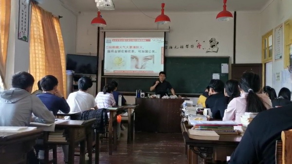 民革株洲市中心医院支部开展中医进大中专院校系列讲?(1)_调整大小.jpg