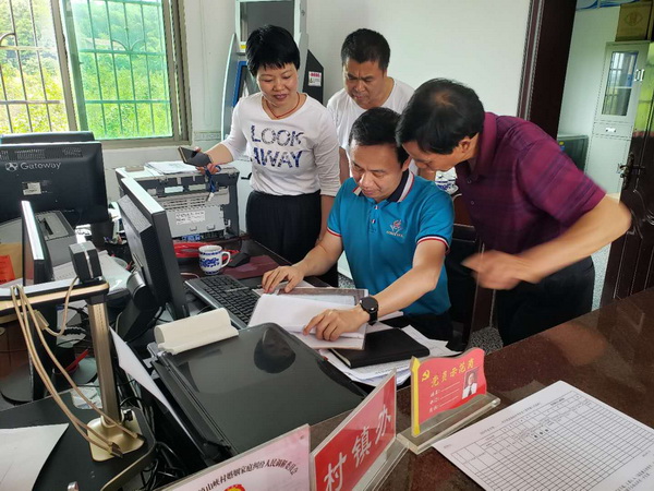 民革株洲市委副主委文新宇参加河长制暗访督?(2)_调整大小.jpg