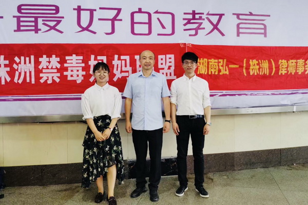 健康人生•绿色无毒——民革党员积极开展禁毒宣传活?(2)_调整大小.jpg