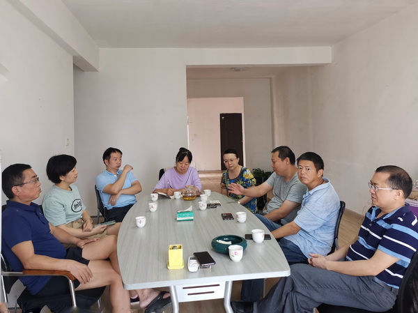 株洲民革株冶支部召开工作会议_调整大小.jpg