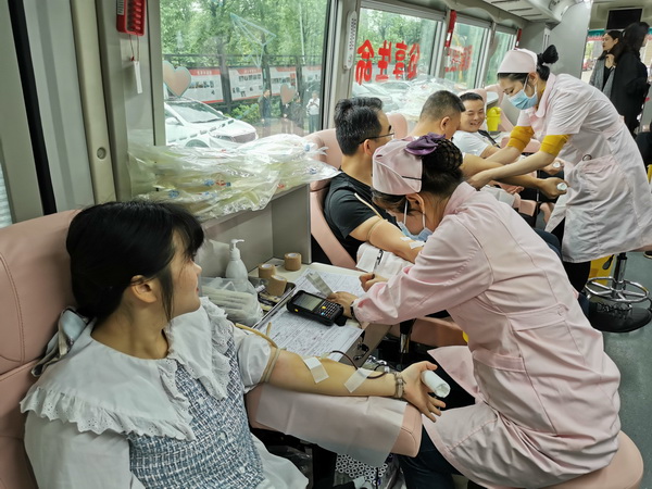 株洲民革市委会举办庆祝建?00周年“让生命延续·让爱奔腾”公益献血活动 (6).jpg