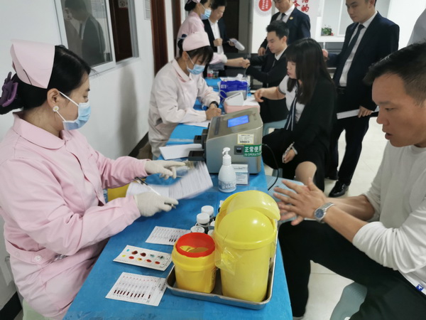 株洲民革市委会举办庆祝建?00周年“让生命延续·让爱奔腾”公益献血活动 (5).jpg