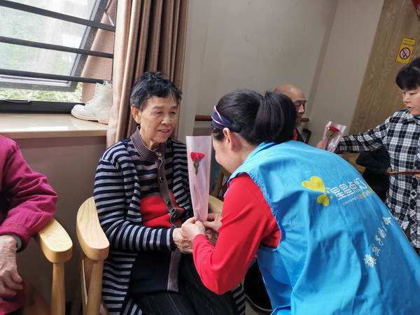  “妈妈，我好想你！”株洲民革“博爱”讲师团温暖养老走近敬老院妈妈 (2).jpg