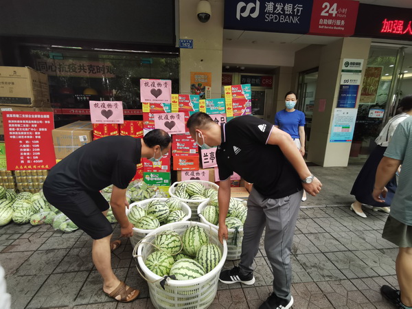 【疫情防控，株洲民革在行动】（三十）关键时刻显担当 民革株洲市委会慰问荷塘区基层抗疫同志 (3).jpg