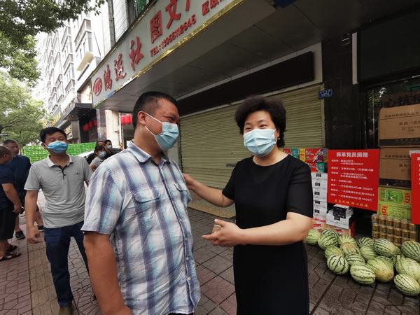 【疫情防控，株洲民革在行动】（三十）关键时刻显担当 民革株洲市委会慰问荷塘区基层抗疫同志 (4).jpg