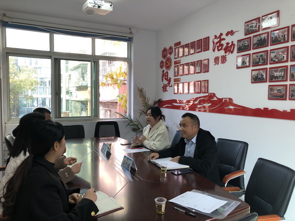 【简讯】民革党员，区人大代表接访社区居民代?(1).jpg