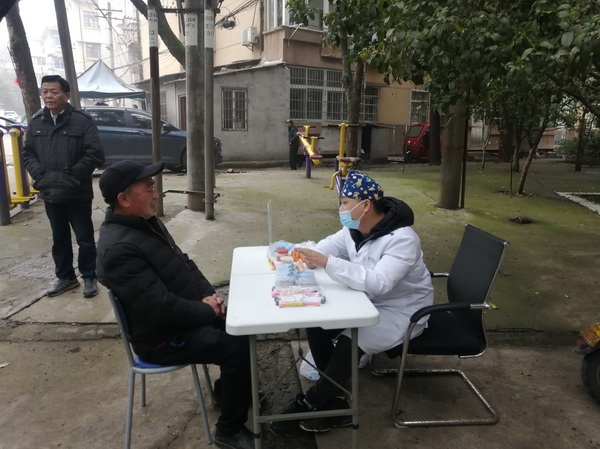 株洲民革党员牙科义诊 帮扶民生.jpg