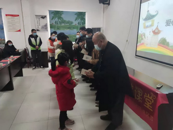 “情暖仙庾”株洲民革荷塘区工委开展慰问留守儿童活?(1).jpg