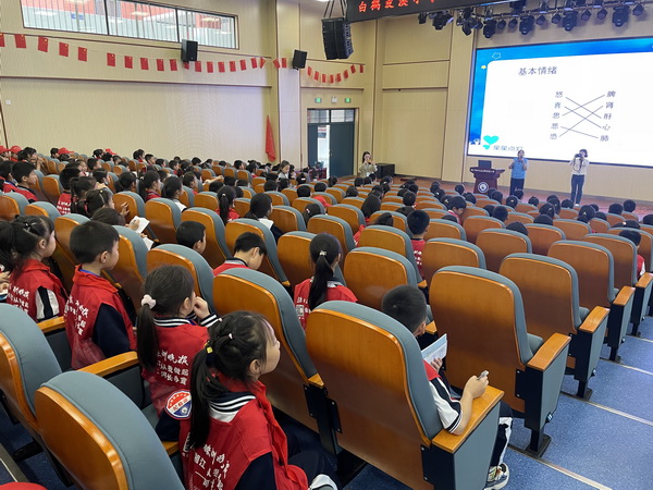 减压稳心?赋能迎中?株洲民革党员开展中考心理减压辅导讲?(2).jpg