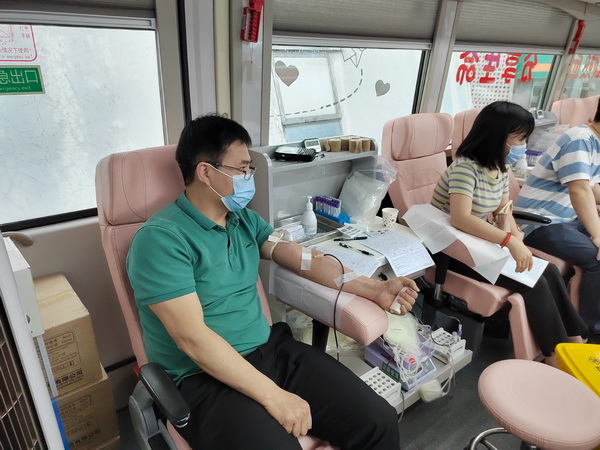 民革株洲市委会举办“让生命延续·让爱奔腾”公益献血活动 (9).jpg