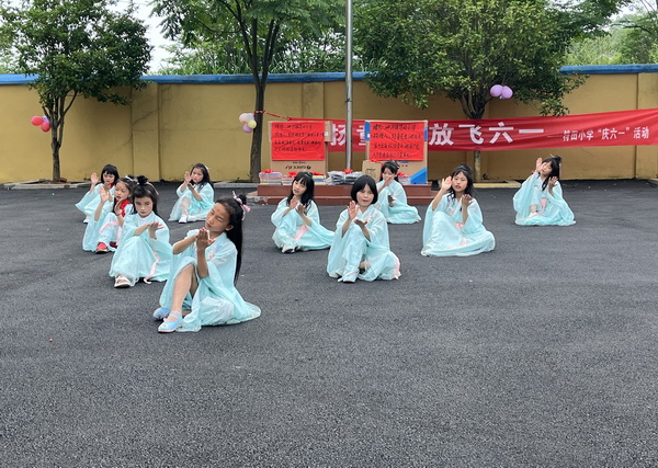 欢度“六一?醴陵民革党员探访乡村小学师生 (3).jpg