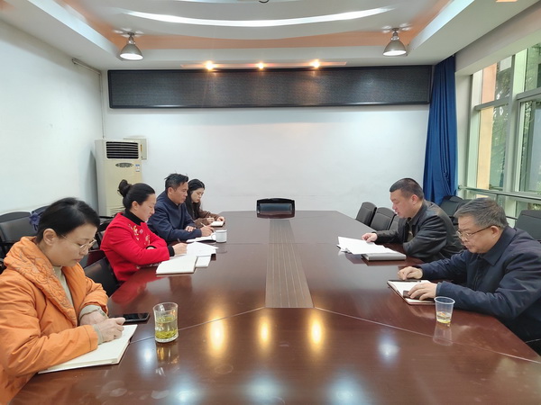 民革株洲市委会机关召开例会 集中学习中共二十大会议精?(2).jpg
