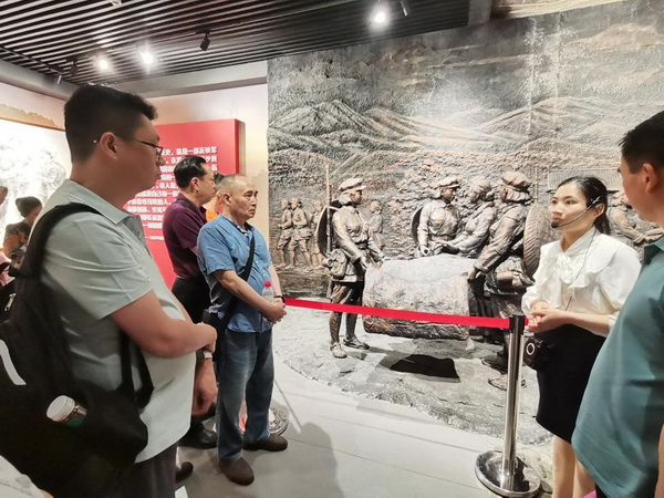 株洲民革芦淞区工委开展“赓续红色基?走多党合作之路”主题实践活?(6).jpg