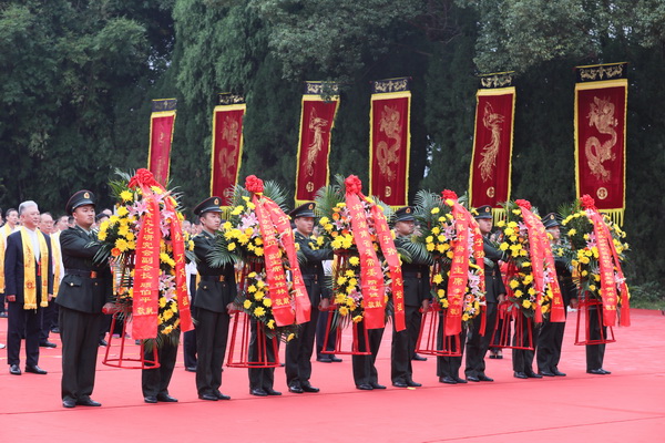 2023（癸卯）年海峡两岸炎帝神农文化交流大会在炎陵举行 何报翔出席拜谒仪?(3).jpg