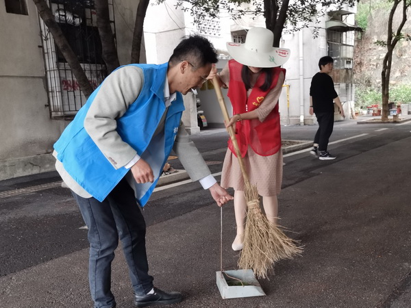 清洁家园 你我共建 民革株洲市委会赴先锋社区开展志愿活?(5).jpg