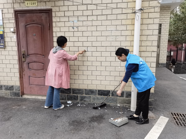 清洁家园 你我共建 民革株洲市委会赴先锋社区开展志愿活?(4).jpg