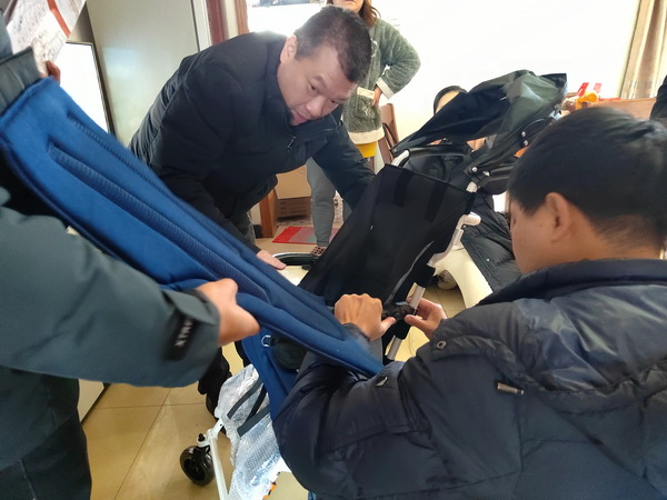 【“博爱·牵手”——暖冬行动】株洲民革石峰区工委慰问“送教”儿童家?(2).jpg