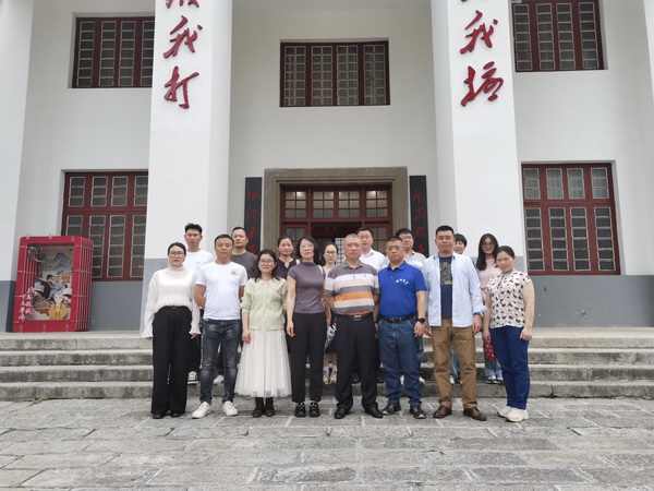 株洲民革党员参加南岳忠烈祠清明祭英烈活动 (5).jpg