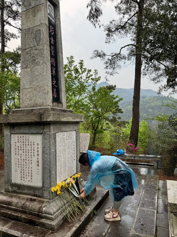 株洲民革党员参加南岳忠烈祠清明祭英烈活动 (3).jpg