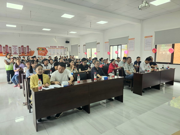 民革株洲市委会举办“博爱·牵手”乡村助学行暨“书香民革读书月”志愿服务活?(8).jpg