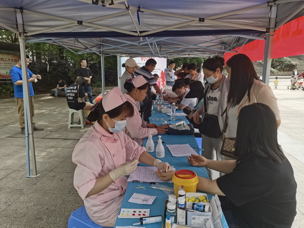 八载热血?公益再出?民革株洲市委会开展““让生命延续·让爱奔腾”公益献血活动 (8).jpg