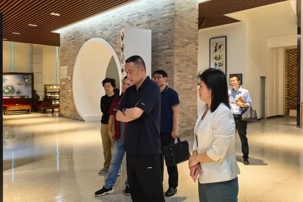 雷震宇率调研组赴醴陵调研 (2).jpg