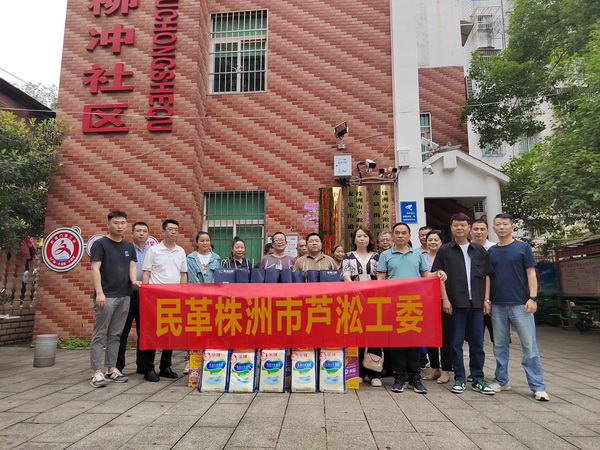 民革株洲市芦淞区工委开展“博爱·牵手”进社区 集中慰问、口腔义诊活?(2).jpg