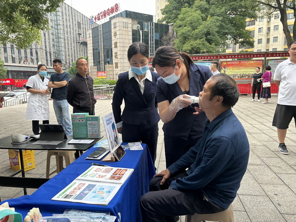 民革株洲市芦淞区工委开展“博爱·牵手”进社区 集中慰问、口腔义诊活?(3).jpg