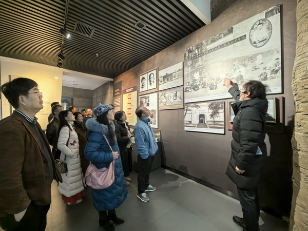 携手共进谋发展，同心协力谱新篇——民革株洲市天元二支部赴浏阳开?024年总结表彰?025年工作部署系列活?(2).jpg