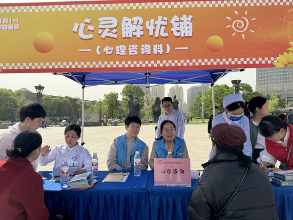 科学抗癌，健康生?民革“博爱”讲师团助力二医院公益活?(1).jpg