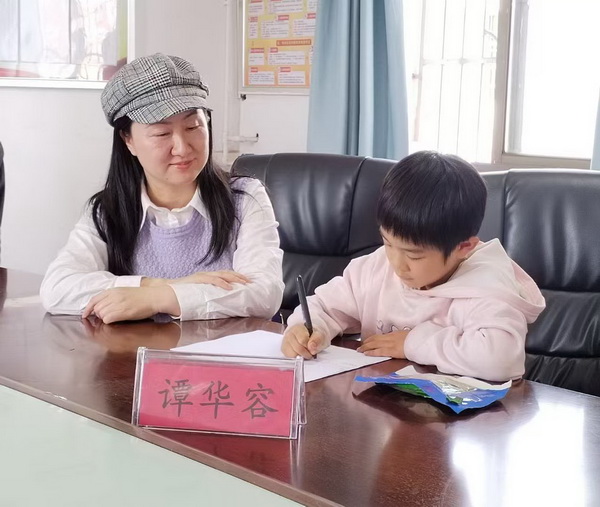 民革株洲市委会“博爱·牵手”心理辅导公益行走进天元区长岭小?(1).jpg